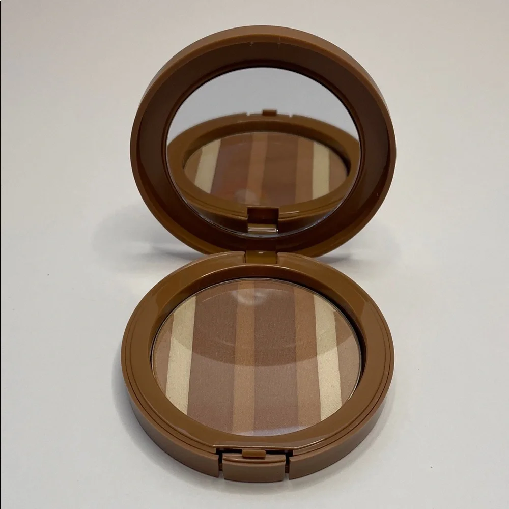 NWT Belle Beauty Bronzabelle Bronze Shimmer Radiant Highlighter.